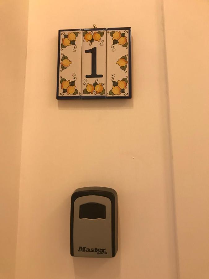 Agora Singola Con Bagno Privato Adiacente Bed & Breakfast Napoli Eksteriør bilde